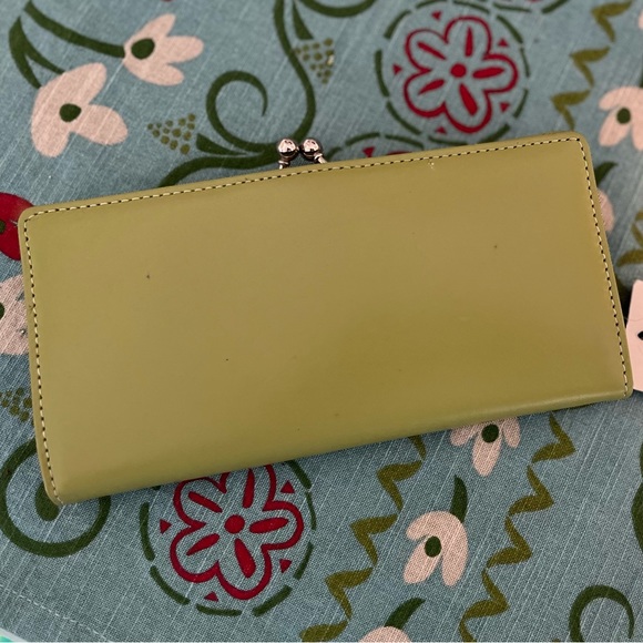 Alfani Clutch Wallet Avocado Green Leather Push Lock Pockets NIP NWT - Picture 3 of 4